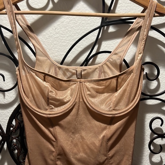 Skims Sexy Launge - Picture 6 of 12